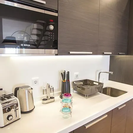 Lovelystay - Cais River View Appartement *
