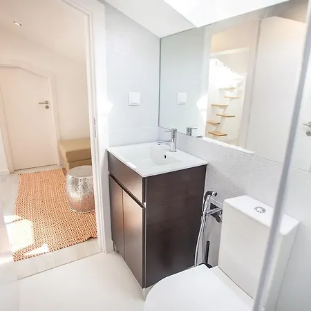 Lovelystay - Cais River View Appartement