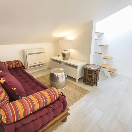 Lovelystay - Cais River View Appartement